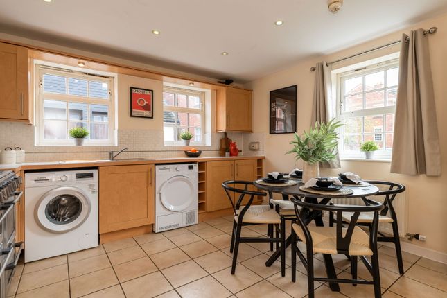 2, Chartwell Close, Daventry photo 2