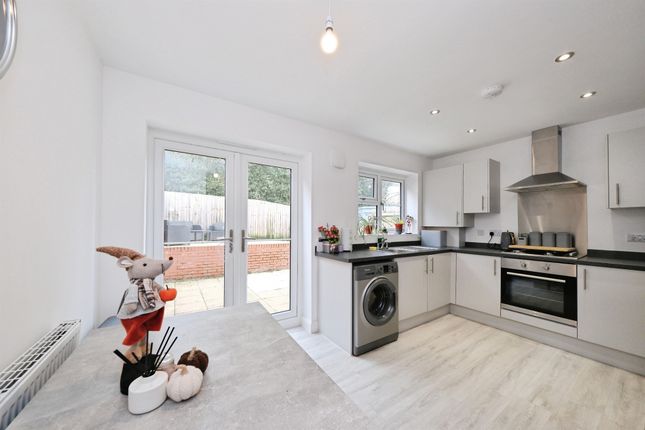 14, Oakwell Drive, Matlock photo 2