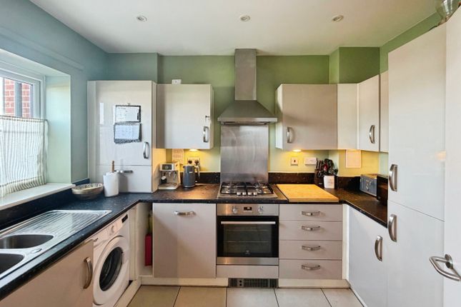 171, Long Furlong Drive, Slough photo 4