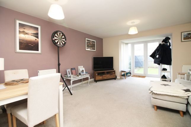 53, Hawthorn Drive, Thornton-Cleveleys photo 3