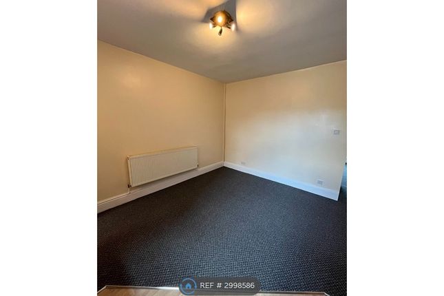 Flat, Walton St, Colne photo 3