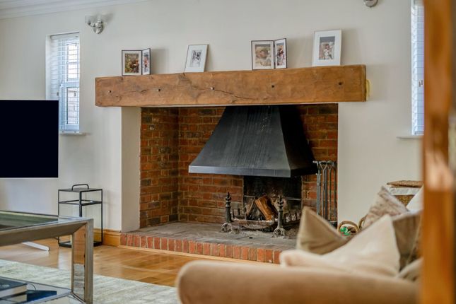 3, Willow Drive, Berkshire photo 4
