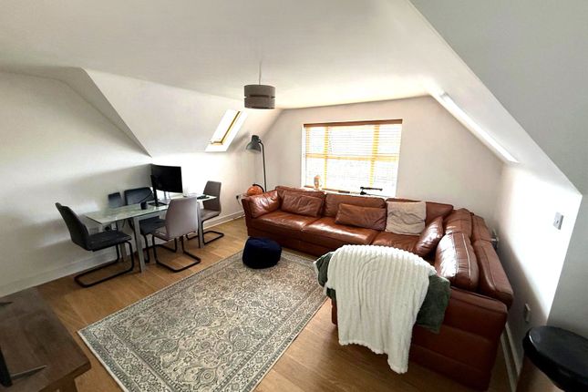 2-bed flat on 60, Walter Mead Close, Essex, £1,350/mo