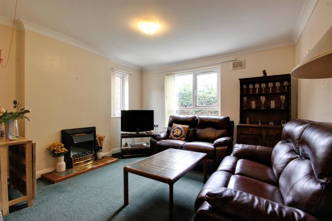 35, Applegarth Mews, Cottingham photo 2