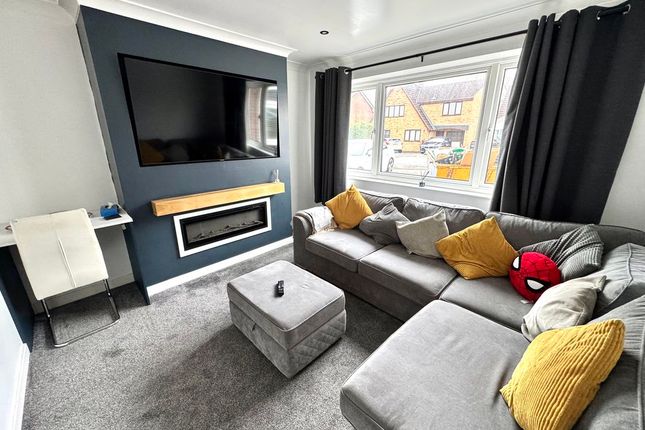 38, Ambleside Way, Nuneaton photo 2