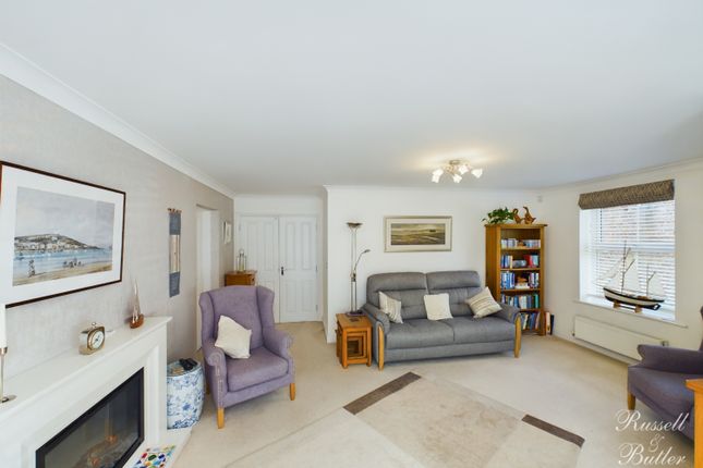 Flat for sale in Royal Court, Chandos Road, Buckingham
