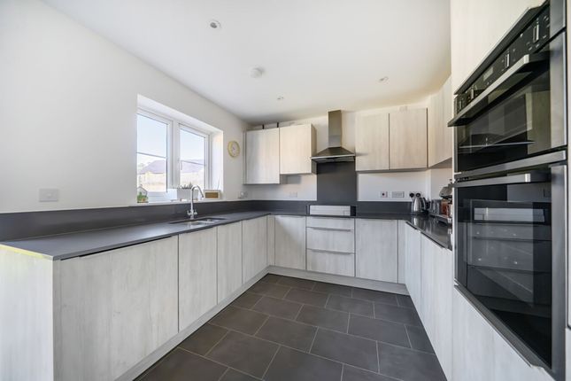 5 Copse Lane, Cranleigh photo 3