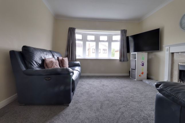 10 Heath Drive, Stafford photo 3
