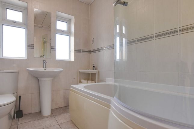 34 Park Crescent, Leicester photo 4