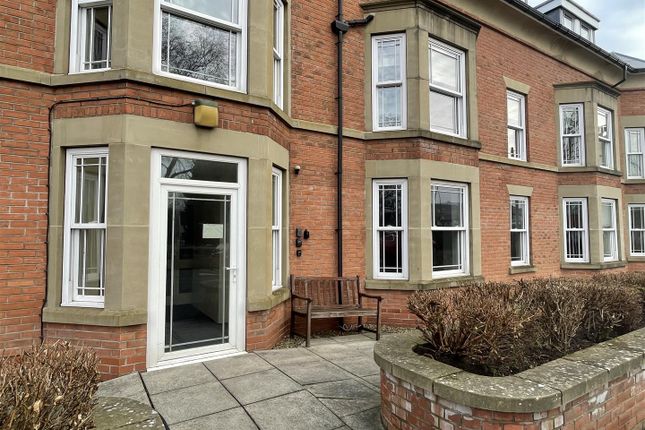 Thumbnail Flat to rent in Scalby Road, Scarborough