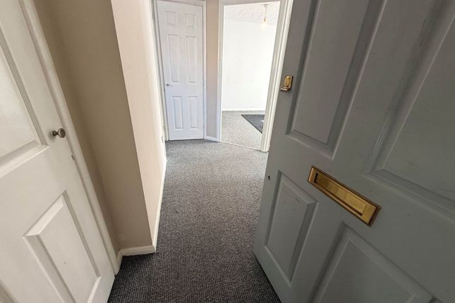 4, Frobisher Road, Erith photo 3