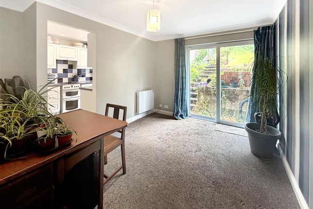 30, Berrys Wood, Newton Abbot photo 3