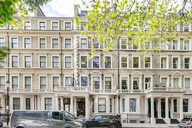 Studio flat on Flat 4, London, £2,400/mo