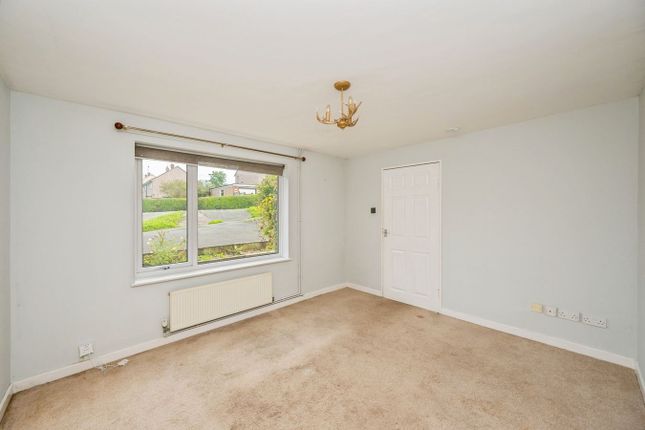 32, Davies Drive, Uttoxeter photo 3