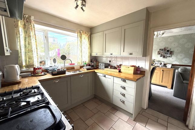 19, Bush Drive, Rugeley photo 5