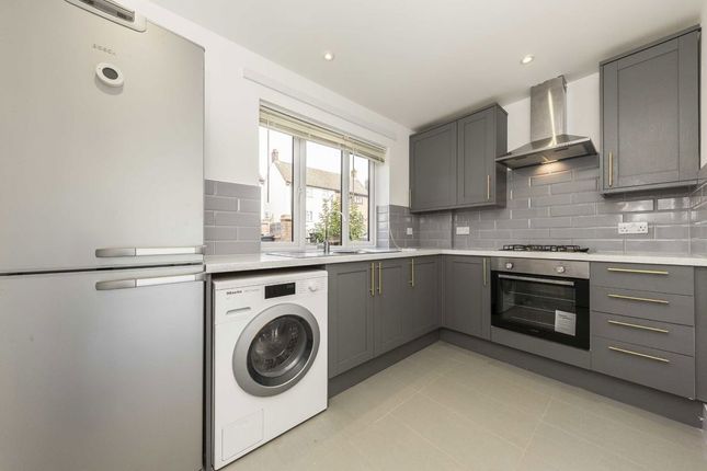 15, Cherry Crescent, Brentford photo 2