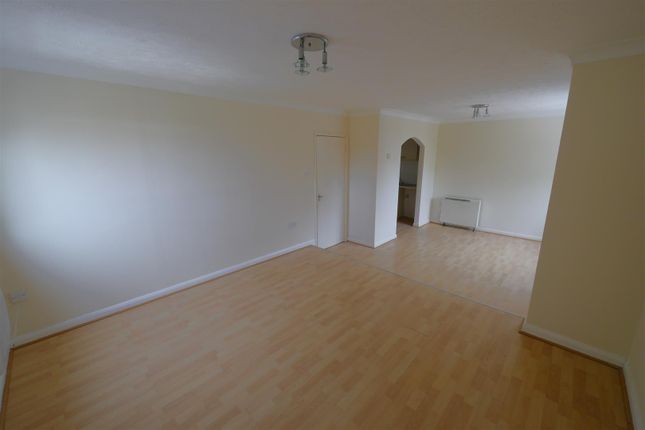 Flat 2, 20, The Parade, Pagham photo 3