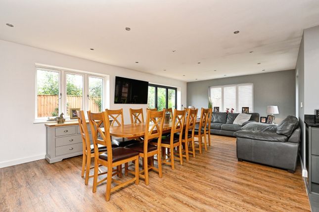 Willow Lodge, 11, Orchard Gardens, Wisbech photo 3