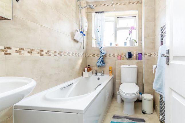 143a, Addison Road, Surrey photo 2