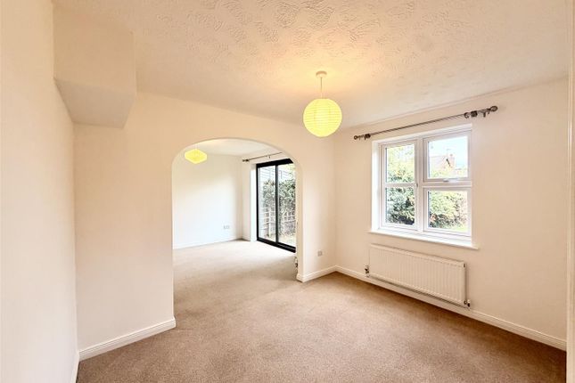5, Windmill Close, Loughborough photo 4