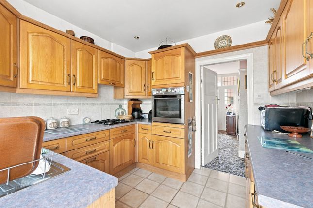 14 Dunstan Crescent, Worksop photo 4