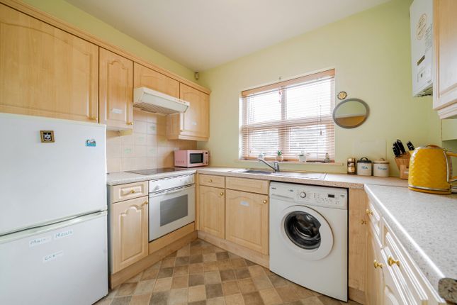 9, Queens Drive, West Yorkshire photo 2