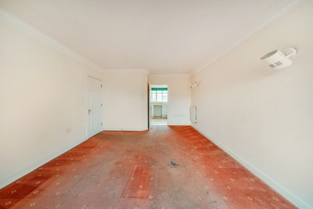 6, Linden Square, Uxbridge photo 4