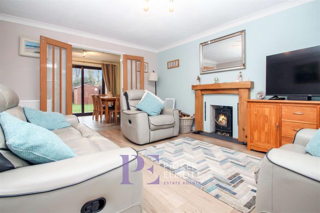 Detached house for sale in Briarmead, Burbage, Hinckley