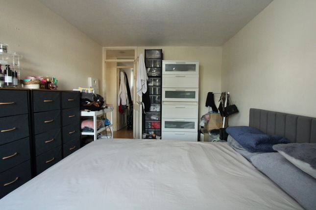 8, Longford Court, West Ewell photo 3