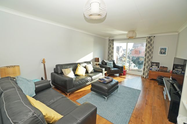 19, Newlyn Way, Portsmouth photo 4