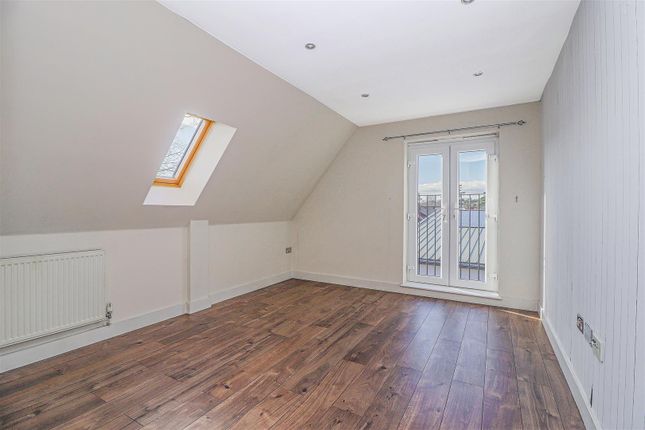 7 Portland Court, Brocket Road, Hoddesdon photo 2