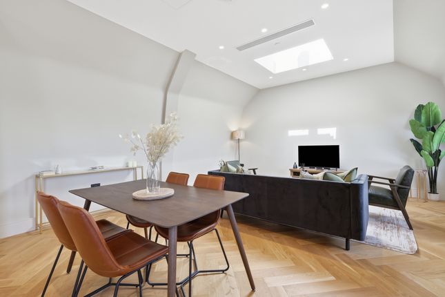 2 , Munro Terrace, London photo 4