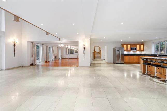 9, Brackenhill, Cobham photo 2