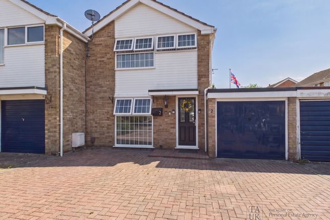 3-bed house on 2, Sidlesham Close, Hayling Island, £400,000