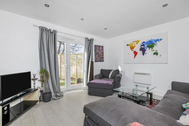 32, Windermere Close, Egham photo 4