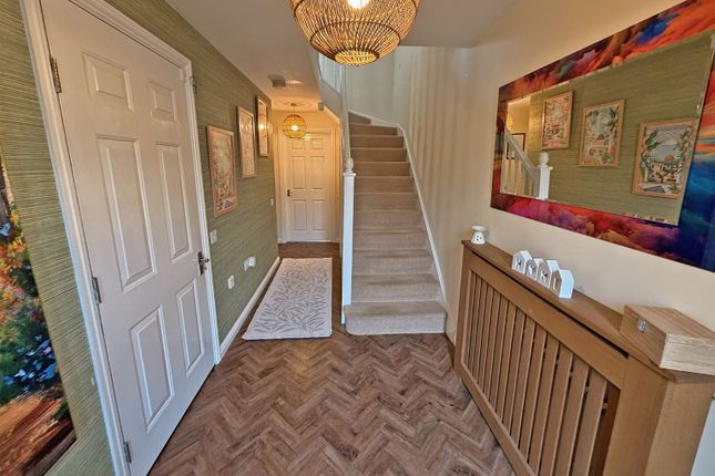 32 Princes Gate, High Wycombe, Buckinghamshire photo 2