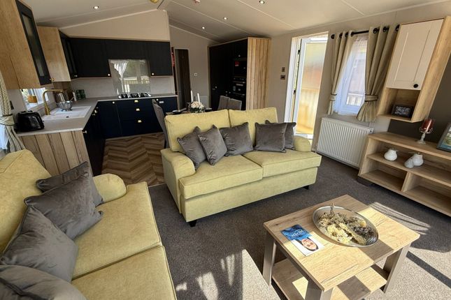YR20 - Willerby Gainsborough Lodge at South Lakeland Leisure Village, Borwick Ln, Warton, Carnforth photo 2