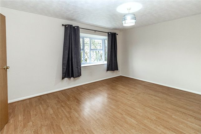Flat to rent in Lime Tree Place, St. Albans, Hertfordshire