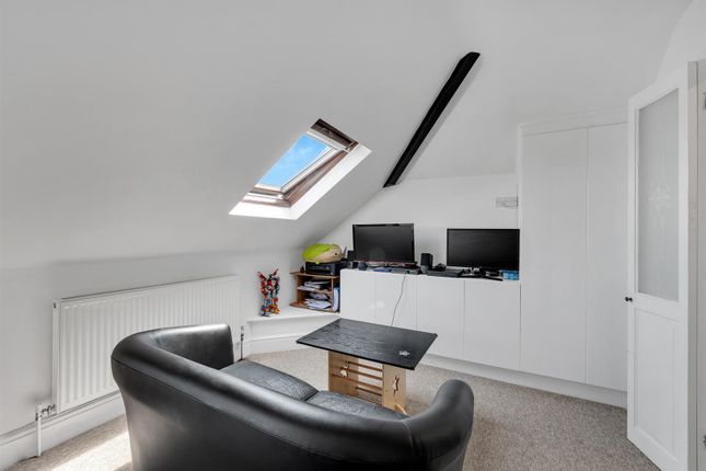 Flat for sale in Cambridge Road, Bromley