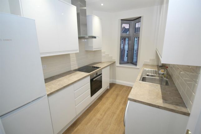 28a, Lightcliffe Road, London photo 2