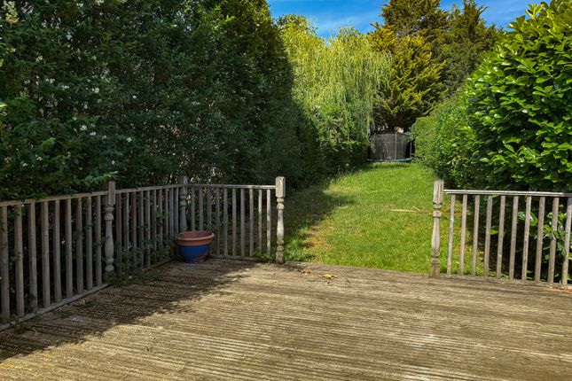 Heath Drive, Potters Bar photo 2