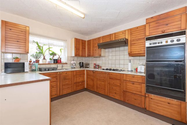 12, Browning Road, Worthing photo 3