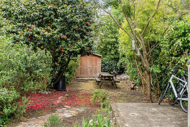 15, Williams Avenue, London photo 4