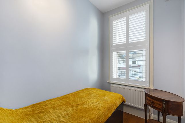 Terraced house for sale in Curzon Road, London