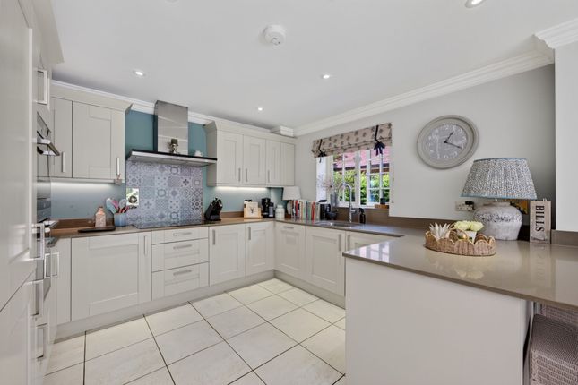 7 Croft Drive, Reading photo 3