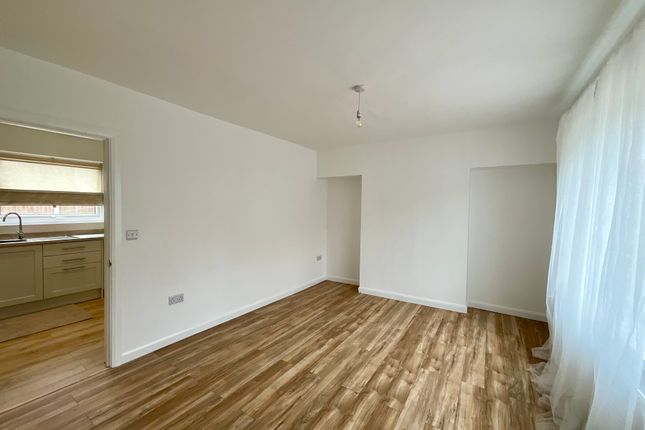 27, Allendale Avenue, Nottingham photo 3