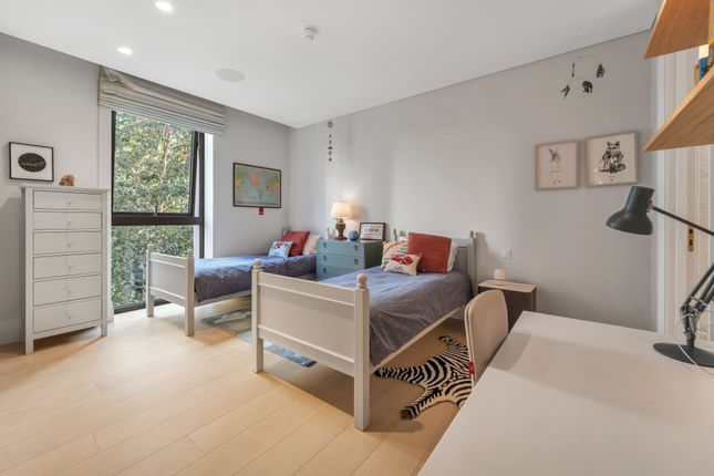 Flat for sale in Campden Hill, Kensington