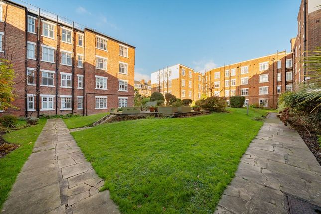 Flat 82, Gilling Court, Belsize Grove, London photo 4