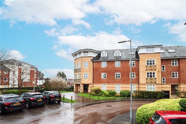 Flat for sale in Dexter Close, St. Albans, Hertfordshire