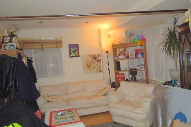 Lyon Park Avenue, Wembley photo 2